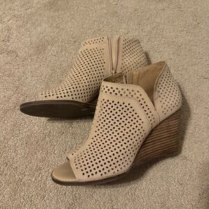 Tan Wedges